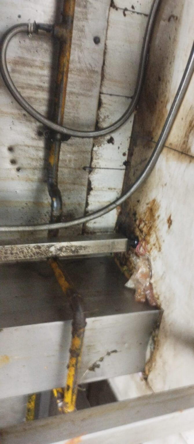 Oily Surface leads to attractant of cockroaches. This leads to ineffective Pest Treatment.