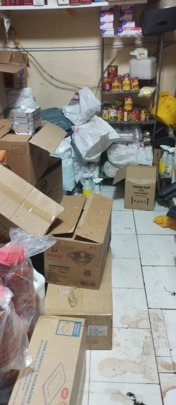 Clutter of items to be avoided to control cockroach for effective pest treatment service